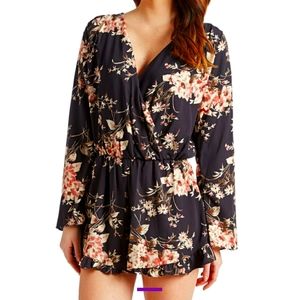 Honey Punch Navy Floral Romper Size Small